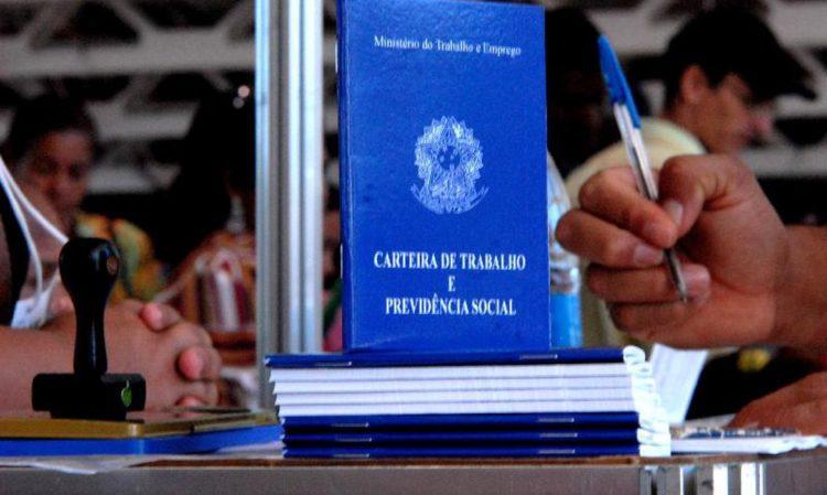 Veja como pedir o auxílio após demissão durante a pandemia
