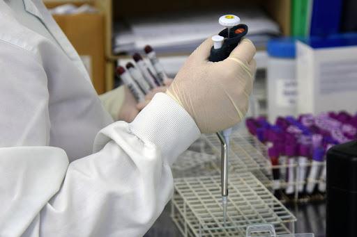 Brasil tem 72. 833 mortes por covid-19 e fica atrás apenas dos EUA