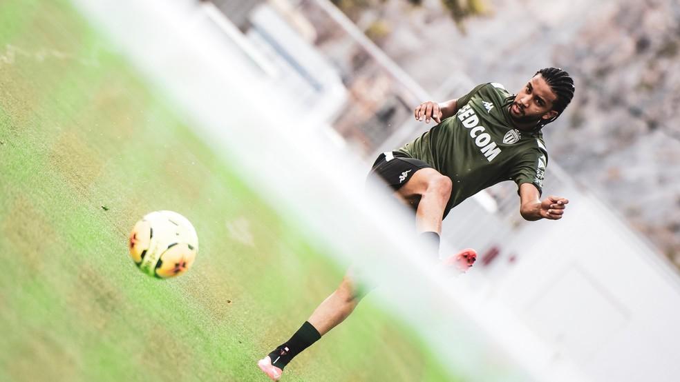 Com dois jogos em 2020, lateral Jorge pede e deve ser negociado pelo Monaco