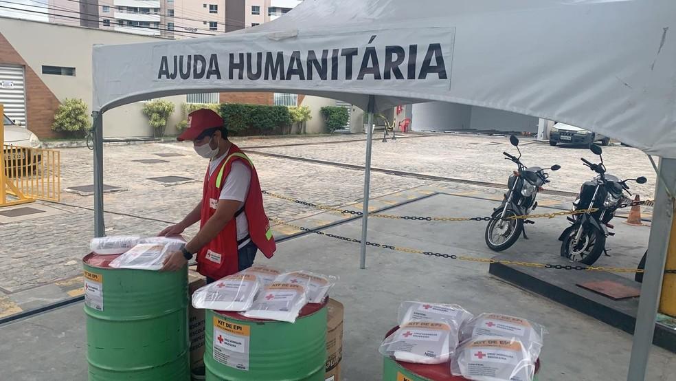 Cruz Vermelha distribui equipamentos de proteção para profissionais de saúde em Natal