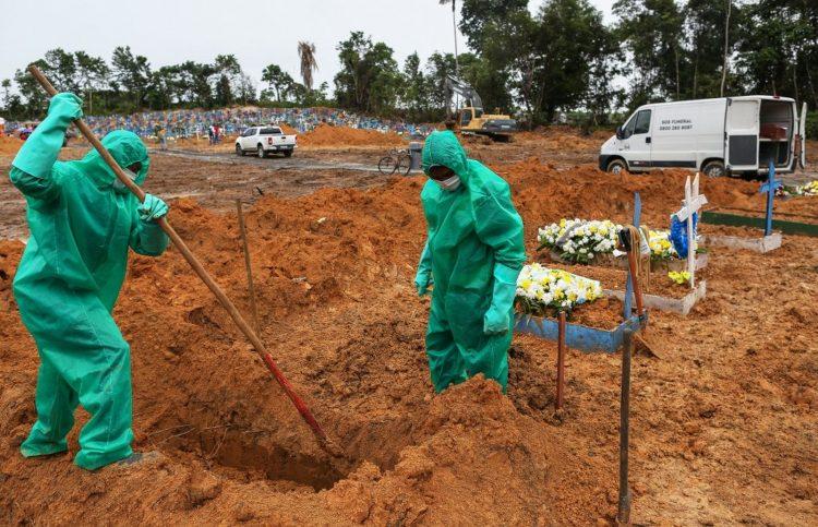 Curva de mortes por Covid ‘estaciona’ em patamar alto demais no país e preocupa cientistas