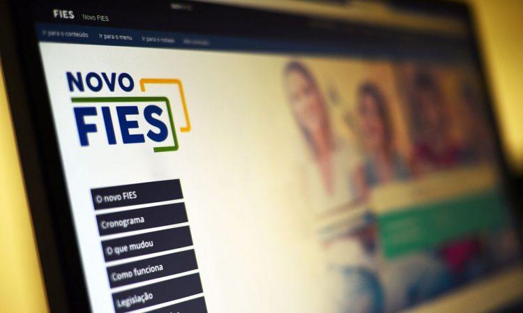 Estudantes podem se inscrever no Fies a partir desta terça-feira (28)