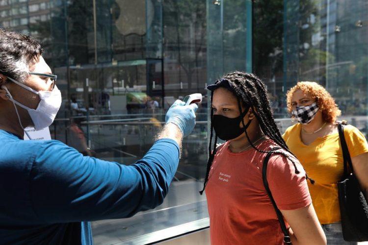 EUA batem novo recorde de casos de Covid-19; mortes voltam a subir