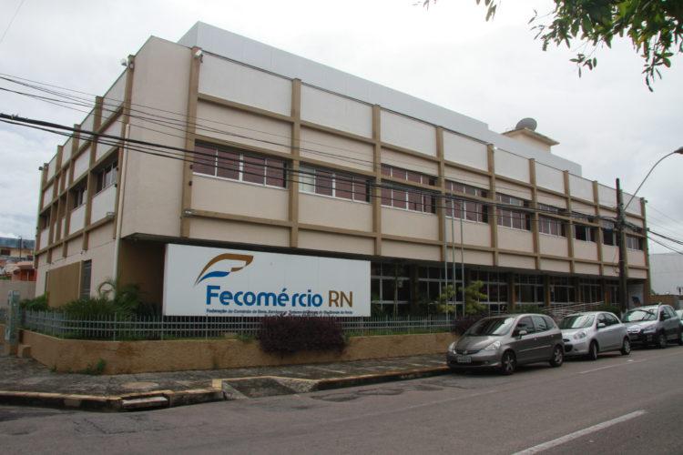 Fecomércio critica desrespeito ao isolamento e distanciamento nas orlas de Natal