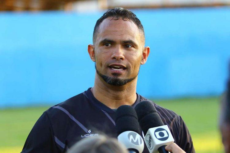 Goleiro Bruno é anunciado como a nova contratação do Rio Branco-AC
