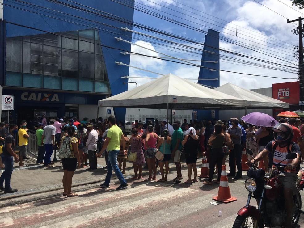 Grande Natal volta a registrar longas filas de pessoas para saque do auxílio emergencial