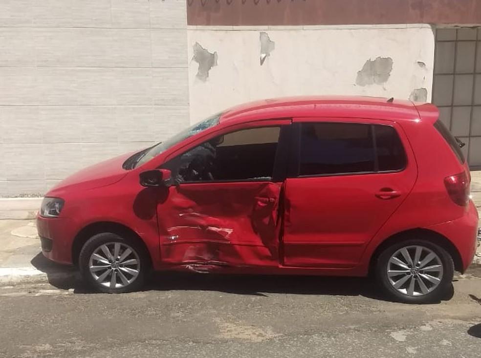 Homem é arremessado por cima de carro em acidente em Mossoró