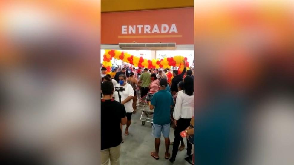 Inauguração de supermercado causa aglomeração na Grande Natal