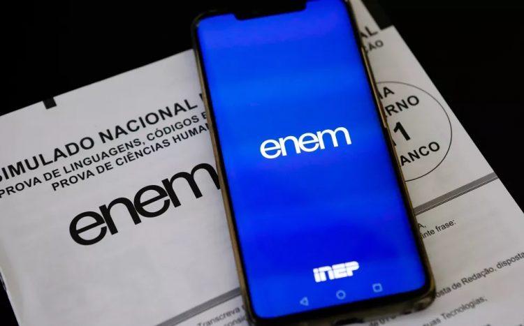 Metade dos estudantes votam por adiamento do Enem para maio de 2021