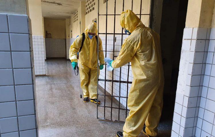 Militares do RN e PB realizam desinfecção do Hospital Regional Deoclécio Marques, em Parnamirim