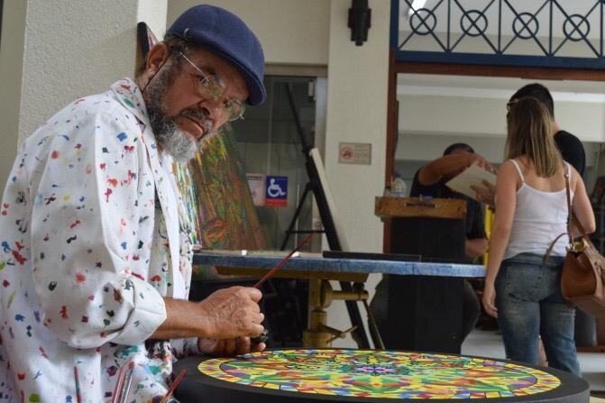 Morre de covid-19 o artista plástico Ivo Maia