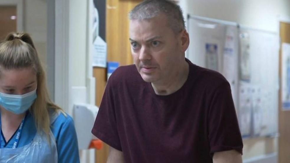 'Não seja blasé com a Covid-19', diz piloto que ficou 2 meses em coma e perdeu movimento das pernas