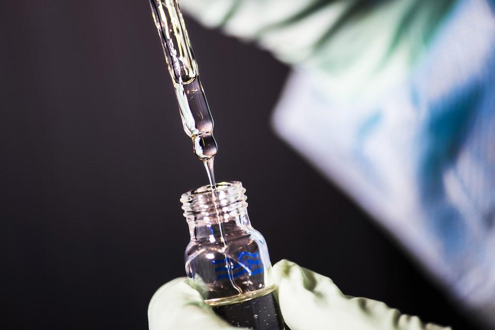 Nove países que desenvolvem vacinas contra a Covid já testam em humanos, mas só três estão na etapa final