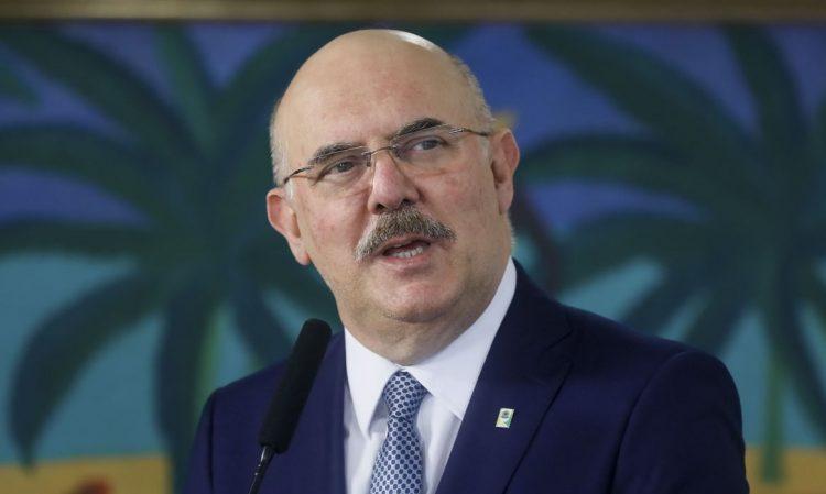Novo ministro da Educação afirma que está com Covid-19