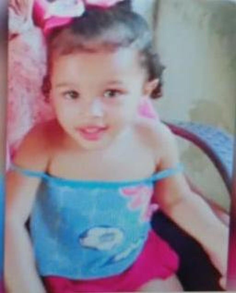 Pai e madrasta de menina de 3 anos que morreu no CE com diversas lesões no corpo se apresentam à polícia no RN