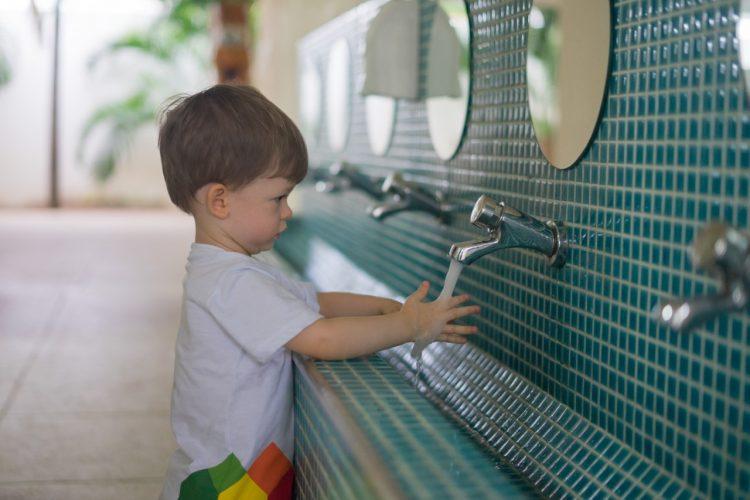 Profissional explica como devem ser protocolos de biossegurança para retorno às aulas em Natal
