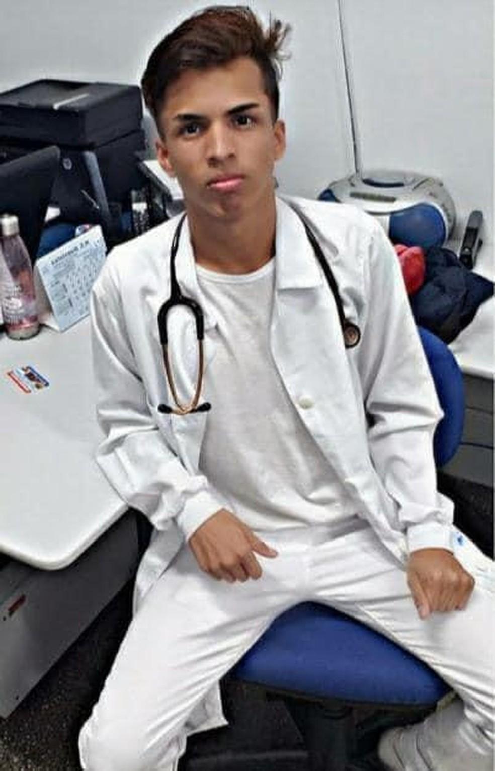 'Quero rosas brancas enfeitando meu caixão', disse técnico de enfermagem à mãe antes de ser entubado e morrer de Covid em MT