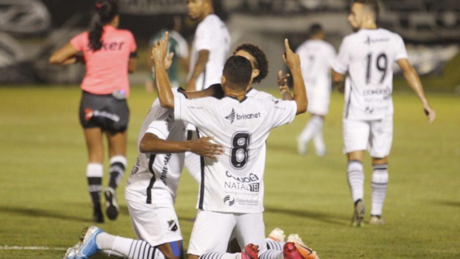 ABC goleia Assu, mantém 100% e se isola na liderança do Campeonato Potiguar