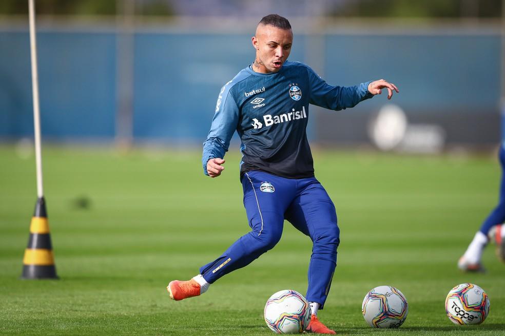 Benfica acerta detalhes com Grêmio em reunião virtual e fica perto de fechar com Everton