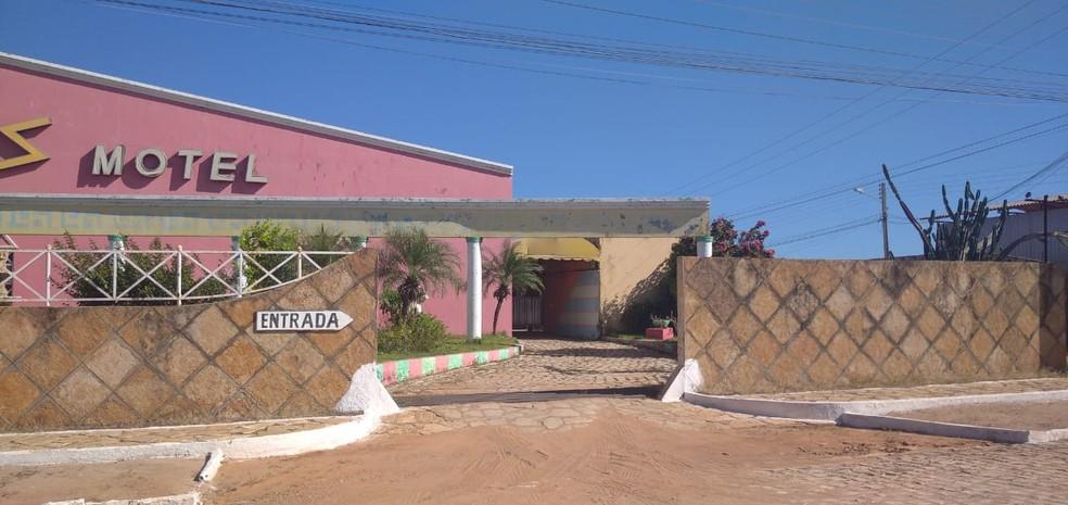 Corpo de homem é encontrado dentro de quarto de motel em Mossoró