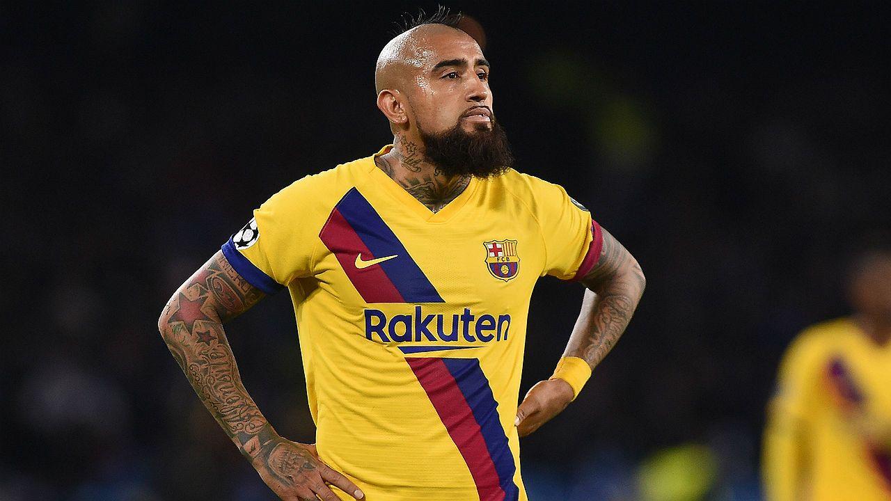 Em 'flerte constante' com o Flamengo, Vidal pode deixar o Barcelona e acatar pedido de 'antigo companheiro' por novo clube