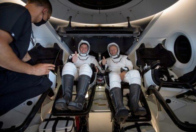 Galeria: Veja imagens do retorno dos astronautas da Nasa à Terra