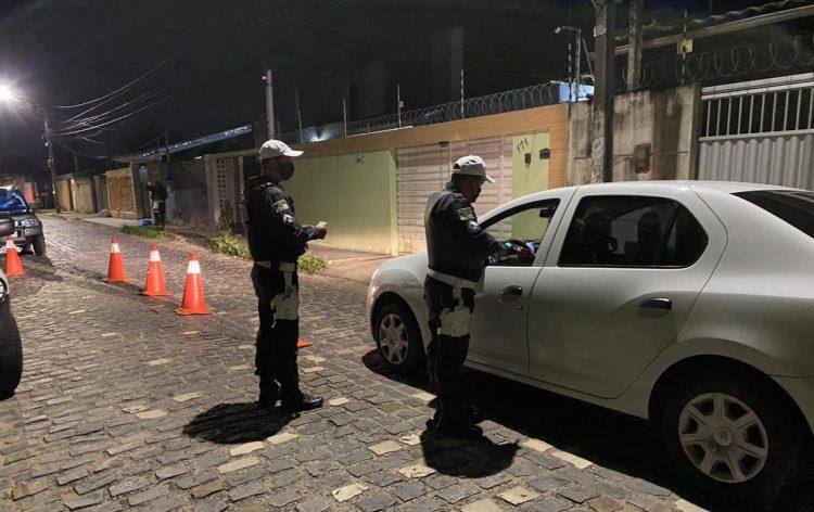 Lei Seca autua 17 motoristas em barreiras montadas na Grande Natal neste sábado (8)