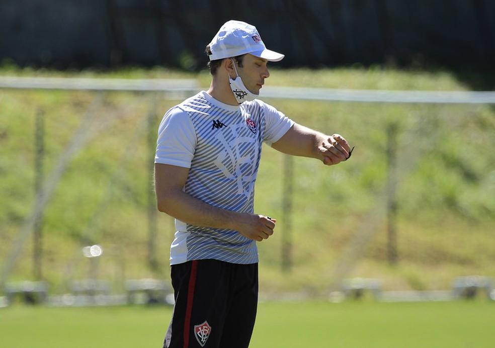 Pivetti diz que definiu substitutos de Van e Maurício Ramos e que Marcelinho estreia pelo Vitória