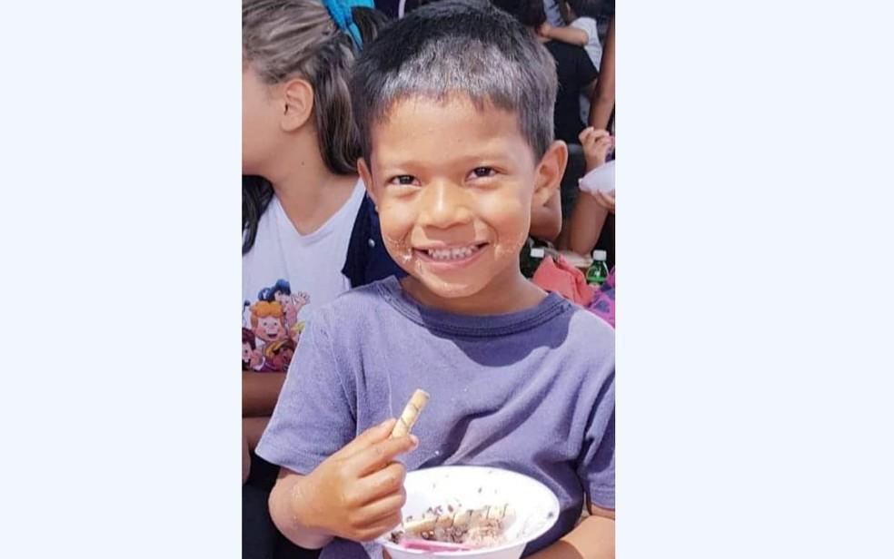 Polícia fará reconstituição da morte de menino que morreu afogado em lama, em Goiânia