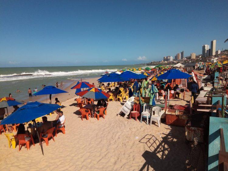 Praia do Meio e Redinha registram grande movimentação neste domingo