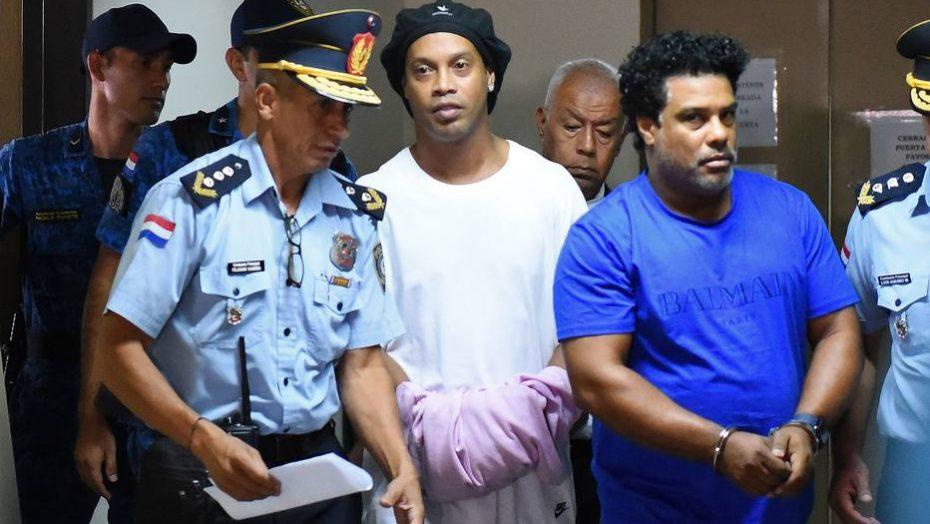Ronaldinho Gaúcho e irmão podem deixar a prisão no Paraguai nesta segunda-feira