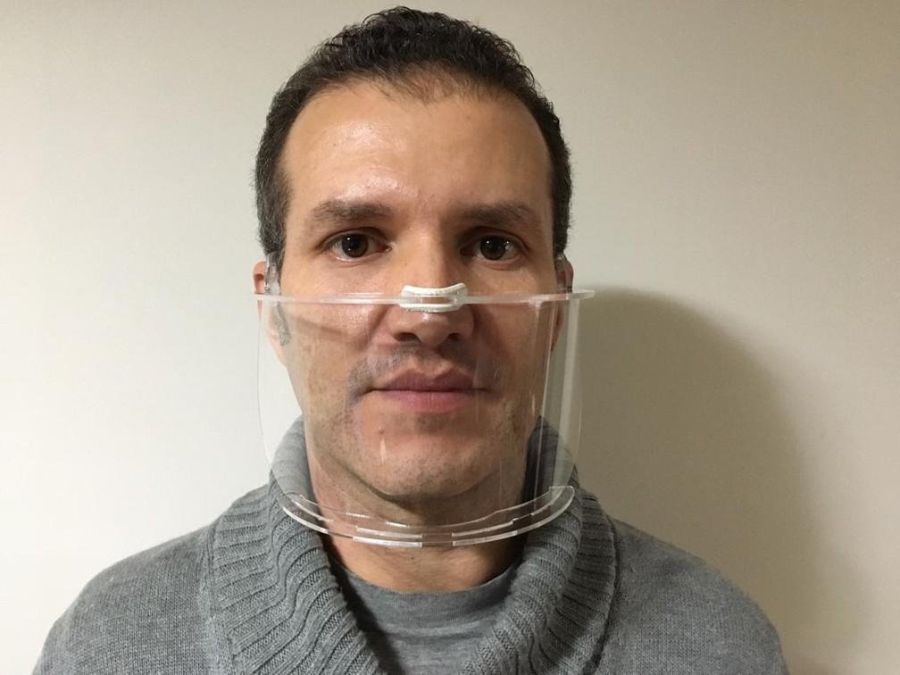Surdo diz ter sido impedido de entrar em supermercado por causa de máscara transparente de plástico: 'Me senti excluído'