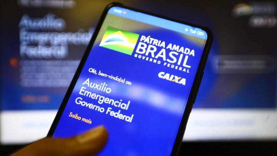Beneficiários nascidos em agosto podem sacar auxílio emergencial nesta terça-feira