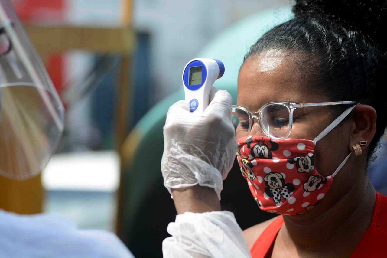 Brasil ultrapassa 131 mil mortes por covid-19 e os 3,3 milhões de casos