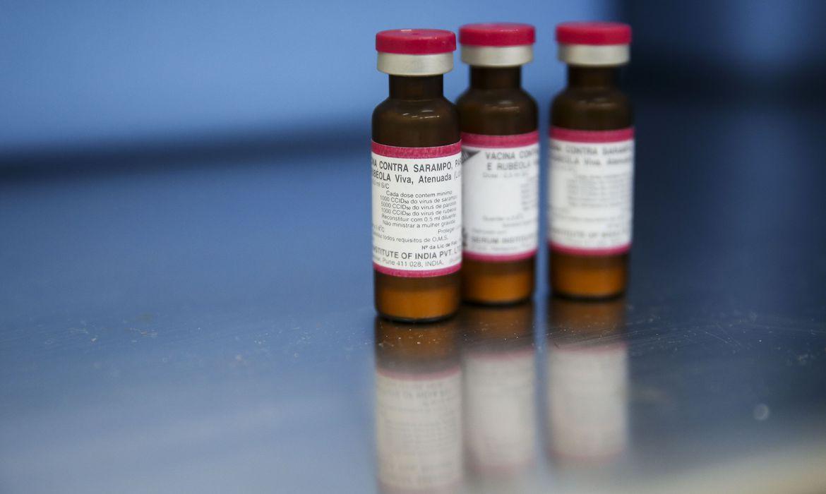 Estudo sobre efeito da vacina tríplice viral no tratamento da Covid-19 aponta redução de sintomas