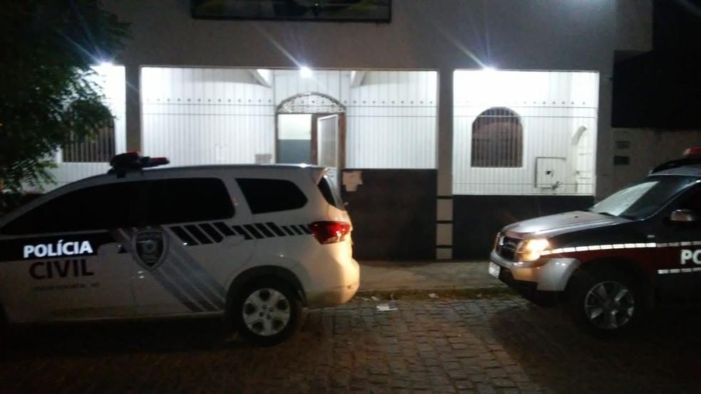 Filho é suspeito de matar pai a tiros para defender a mãe de agressões na Paraíba