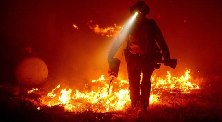 Incêndios devastam a costa oeste dos EUA e deixam ao menos sete mortos; bebê é uma das vítimas