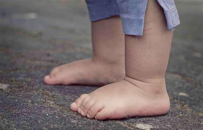 Mulher tortura e tenta matar a própria filha para se vingar do marido