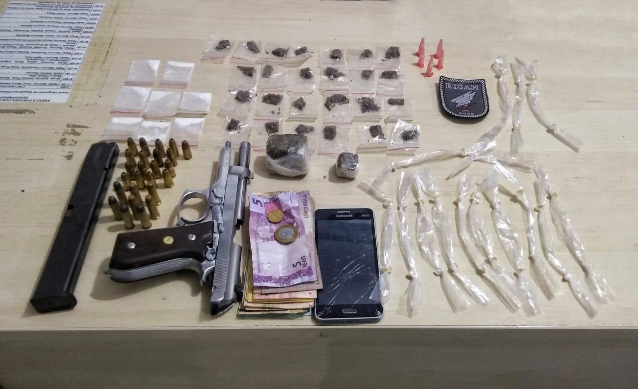 Polícia Militar prende dupla com arma de fogo e material entorpecente no bairro Quintas