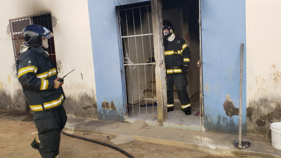Três crianças são salvas de incêndio em apartamento na Grande Natal