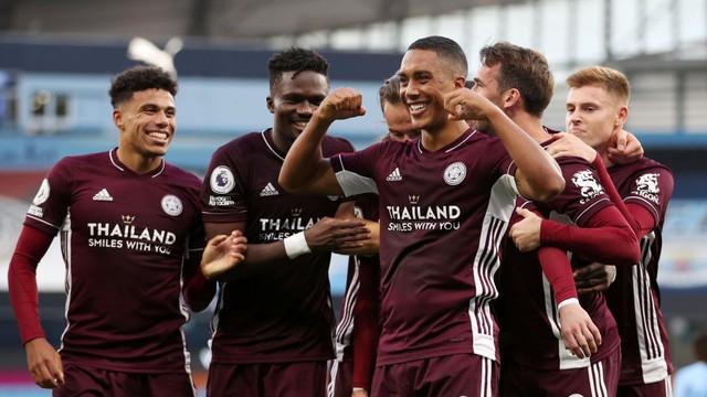 Vardy comanda goleada histórica do Leicester sobre o City no Inglês