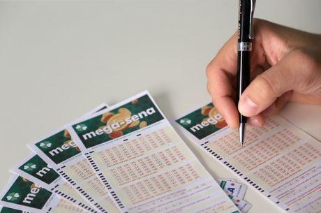 Acumulada há 3 sorteios, Mega-Sena paga R$ 38 milhões neste sábado