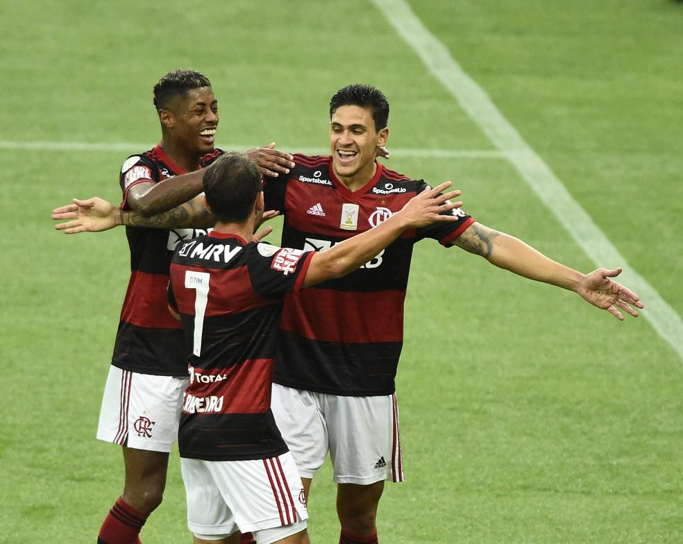 Análise: no embalo de Everton, Flamengo ganha mobilidade e agilidade e bate o Furacão