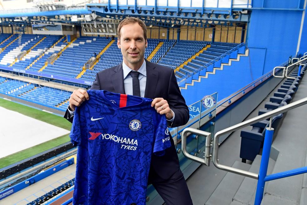 Aposentado há mais de um ano, ex-goleiro Petr Cech é inscrito pelo Chelsea na Premier League