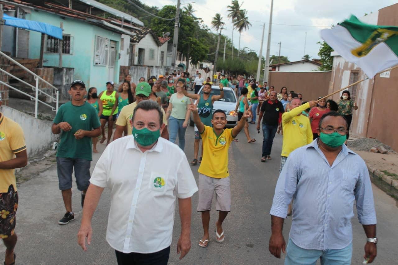 CANDIDATO ANTÔNIO FREIRE CUMPRE AGENDA PARTICIPANDO DE CAMINHADA PELA RUA SANTO ANTÔNIO