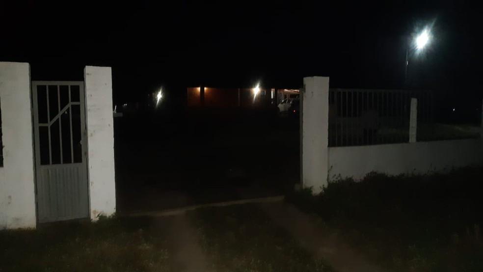 Criminosos invadem granja, fazem reféns e trocam tiros com a PM na Grande Natal