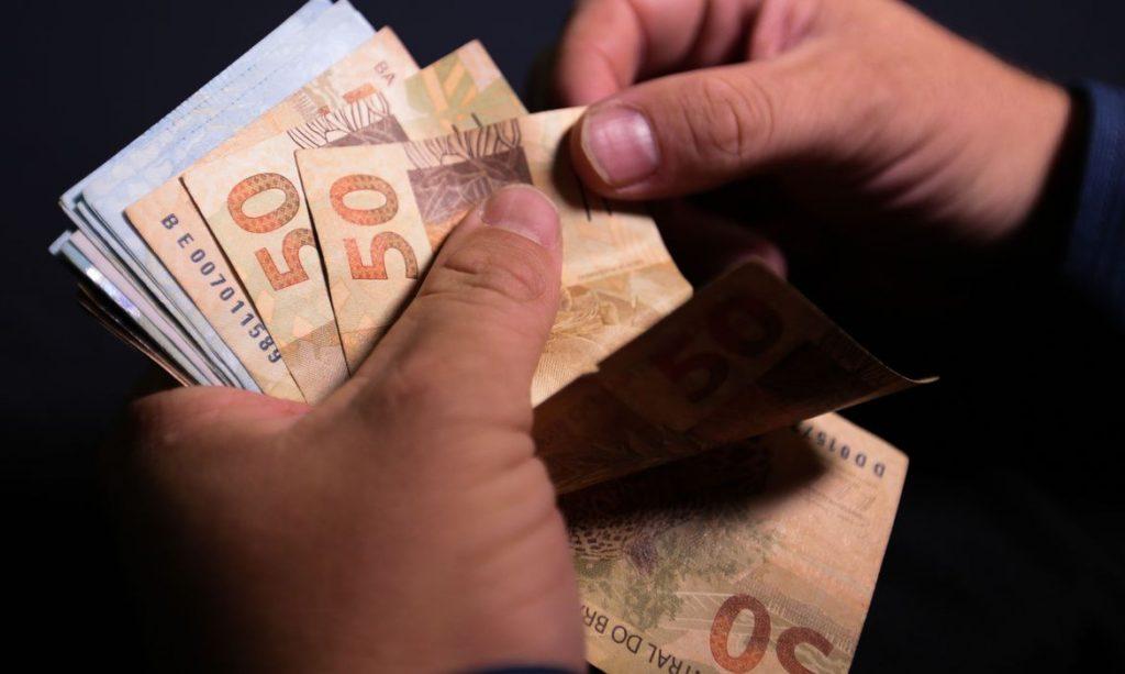 DÉCIMO TERCEIRO SALÁRIO DEVE INJETAR R$ 208 BI NA ECONOMIA