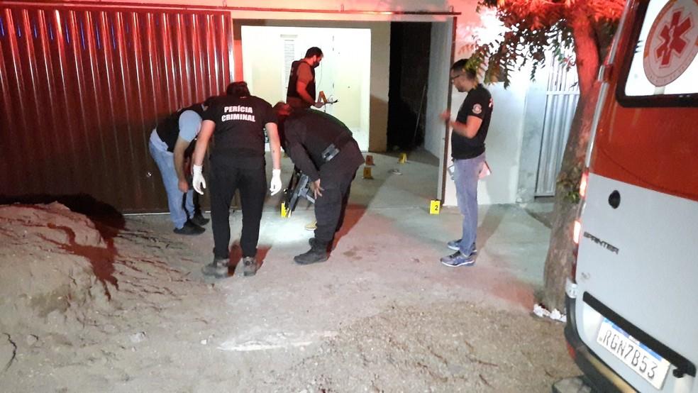 Duas pessoas morrem e duas ficam feridas após criminosos invadirem casa em Mossoró