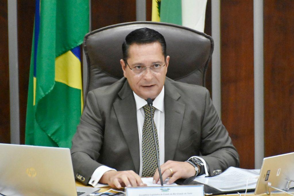 EZEQUIEL COBRA MAIS INFRAESTRUTURA, EDUCAÇÃO E SEGURANÇA PARA EXTREMOZ