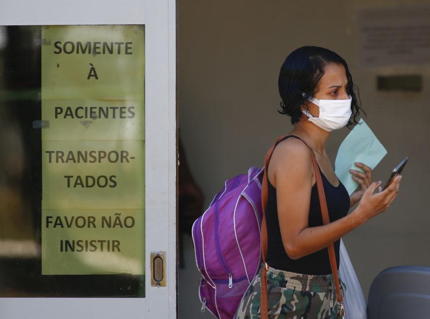 MÉDIA MÓVEL DE MORTES POR COVID-19 NO BRASIL SOBE PARA 548